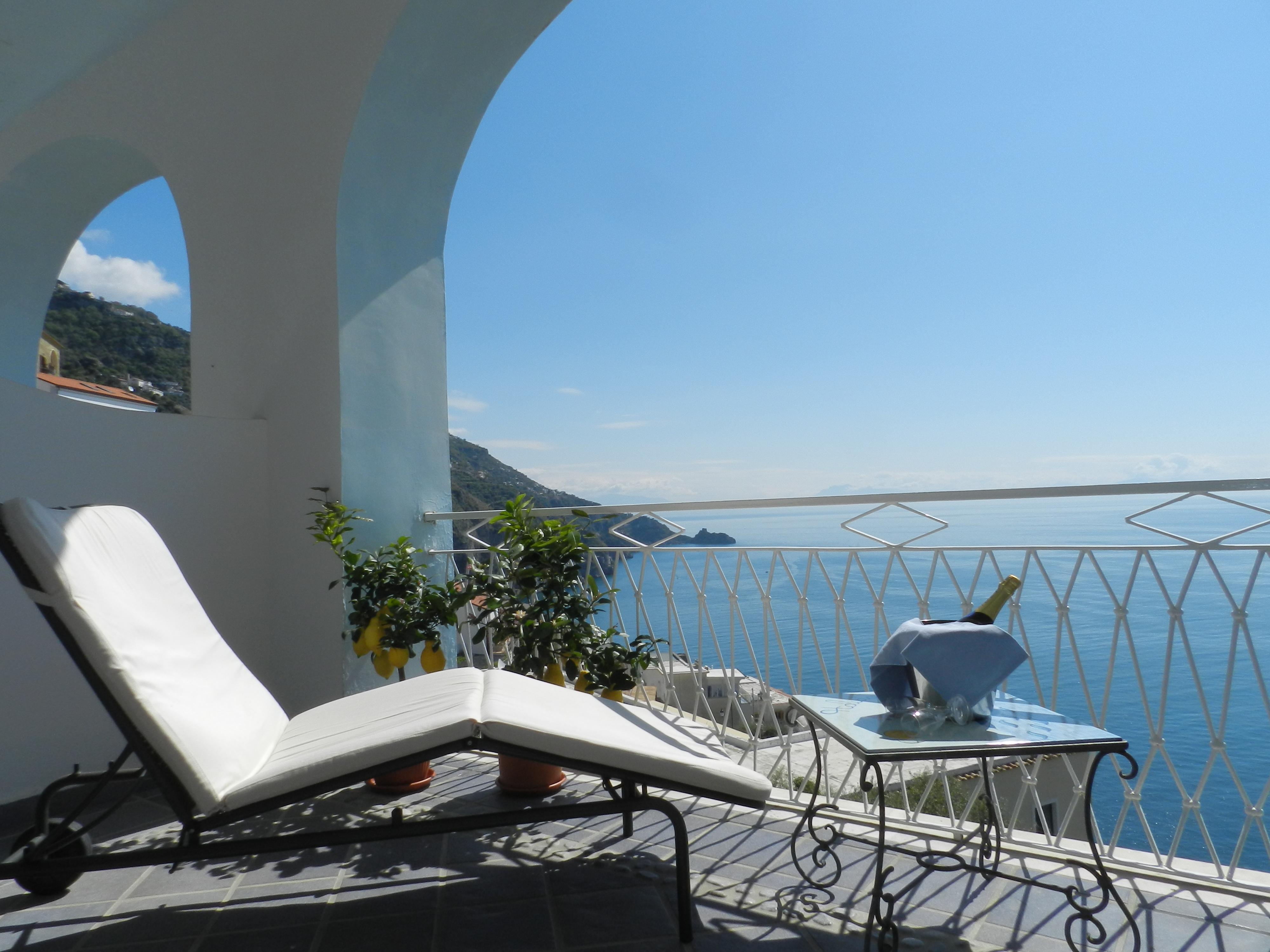 Hotel Holiday Praiano Exterior photo